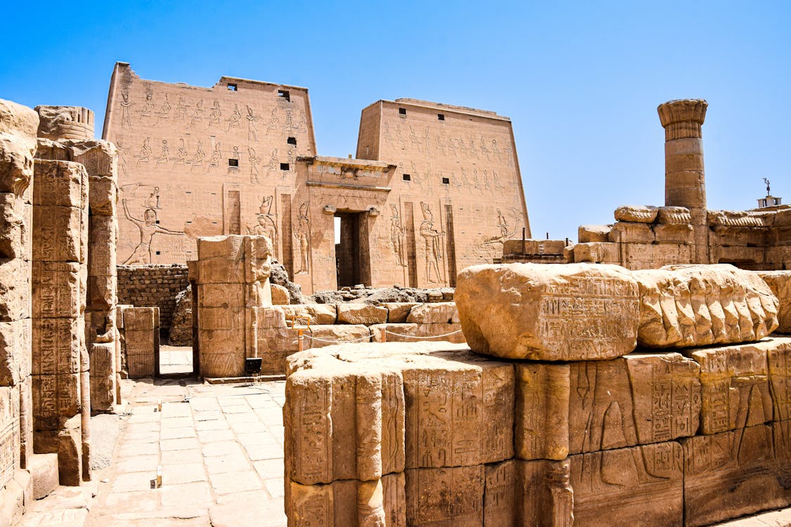 Day five > Fri. nov. 8th  Edfu – Visit Edfu Temple – Sail toward Luxor – Karnak & Luxor Temples